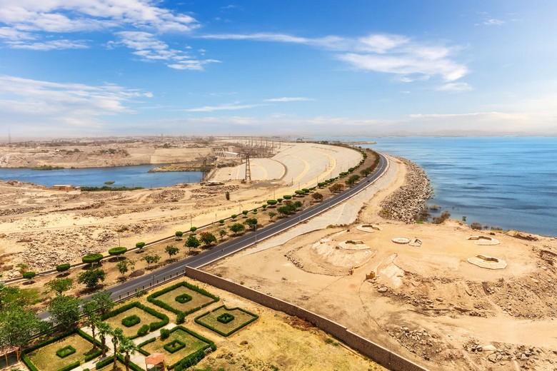 Đập Aswan nhìn ra hồ Nasser