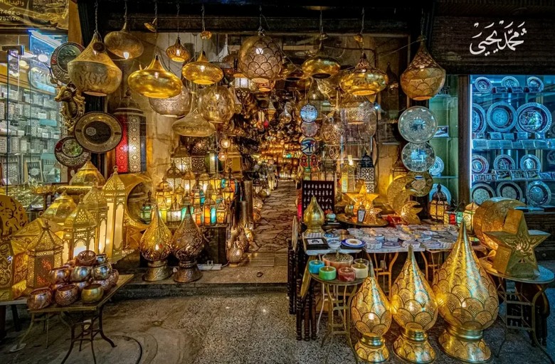 Đèn lồng treo dọc chợ Khan el-Khalili