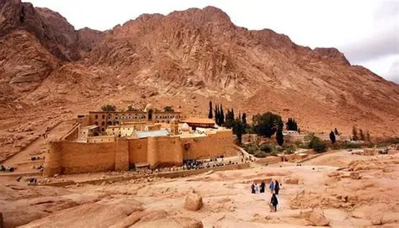  Tu viện Saint Catherine dưới chân núi Sinai