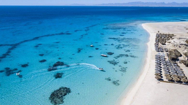 Bãi biển Hurghada bên Biển Đỏ vào mùa đông