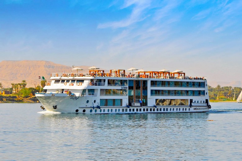 Du thuyền sông Nile neo đậu an toàn giữa Luxor và Aswan