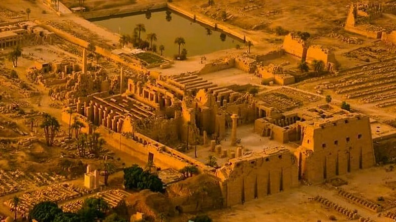  Toàn cảnh quần thể đền Karnak nhìn từ trên cao