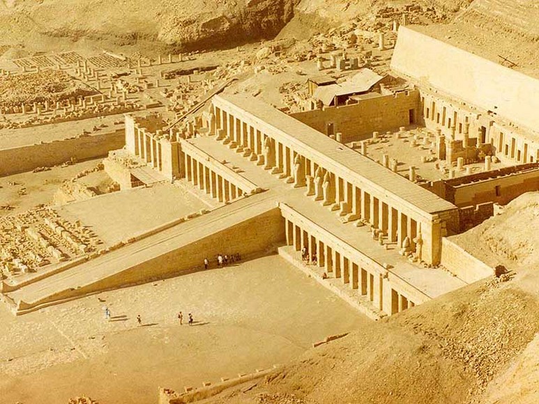 Toàn cảnh đền Hatshepsut nhìn từ khinh khí cầu