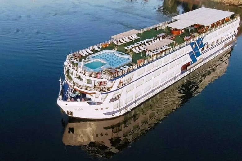  Boong tàu du thuyền sông Nile với hồ bơi và ghế nằm thư giãn