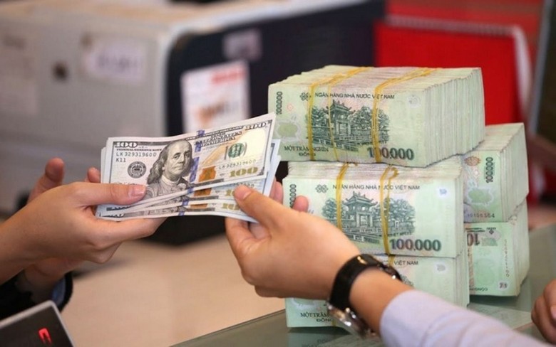  Quầy thu đổi ngoại tệ tại một ngân hàng ở Việt Nam