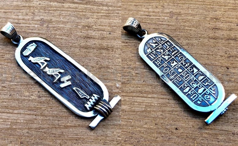 Mặt dây chuyền cartouche bạc khắc chữ tượng hình và tượng đá alabaster